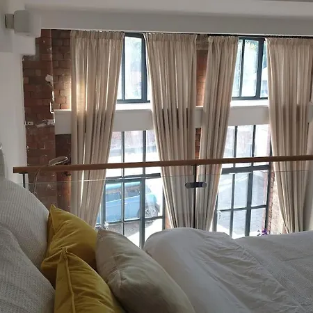 The Robinson Building, Converted Victorian Factory Apartment *